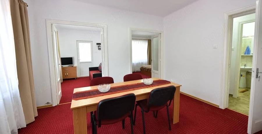 Apartament cu 3 camere semidecomandat, mobilat în Colentina