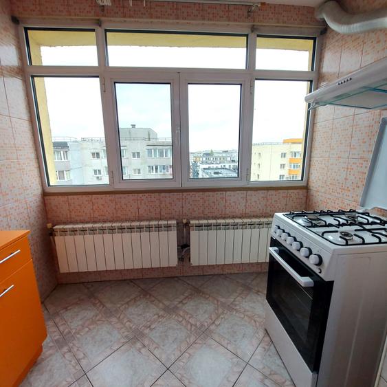 Apartament cu 3 camere semidecomandat în Dristor