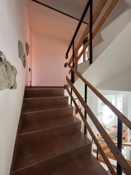 Casă cu 4 camere cu Teren 400 Mp în Semicentral