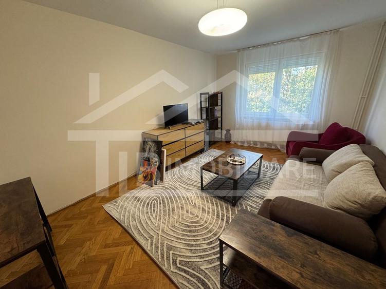 Apartament cu 3 camere decomandat în Cornișa