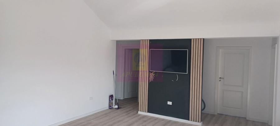 Casă individuală cu 4 camere cu Canalizare în Gulia