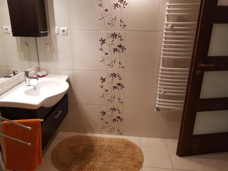 Apartament cu 3 camere semidecomandat în P-ța Mihai Viteazul