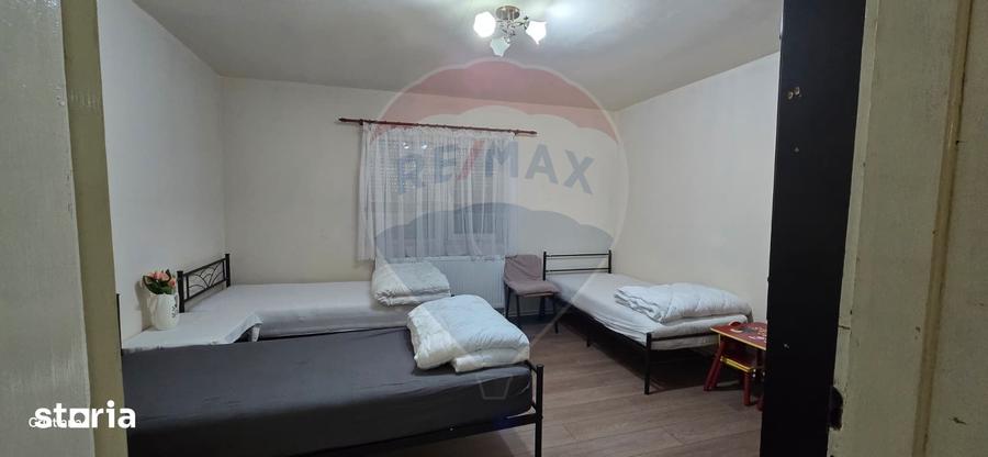 Casă cu 5 camere cu Teren 1076 Mp în Central