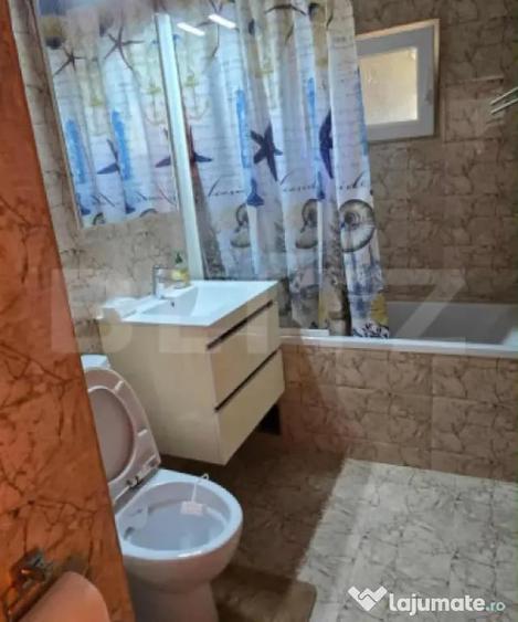 Apartament cu 3 camere semidecomandat, mobilat în Micro 4