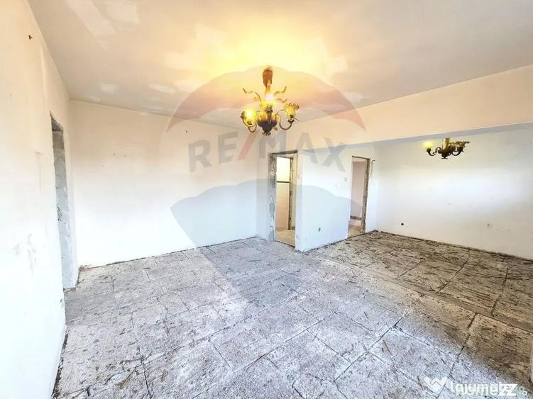 Apartament cu 4 camere decomandat în P-ța Unirii