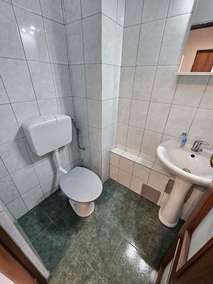 Apartament cu 3 camere semidecomandat, mobilat în Iancului