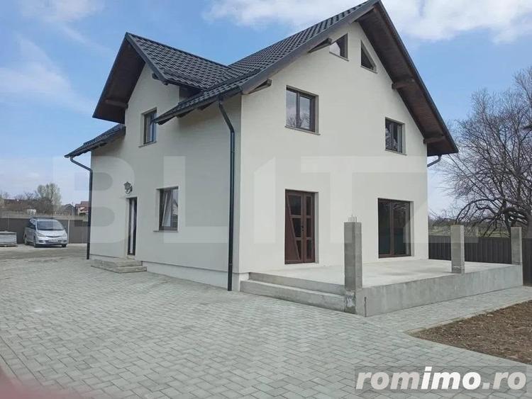 Casă cu 4 camere cu Teren 2500 Mp în Horodnic