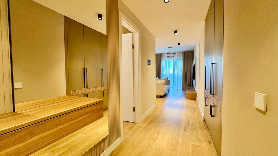 Apartament cu 3 camere semidecomandat în P-ta Presei Libere