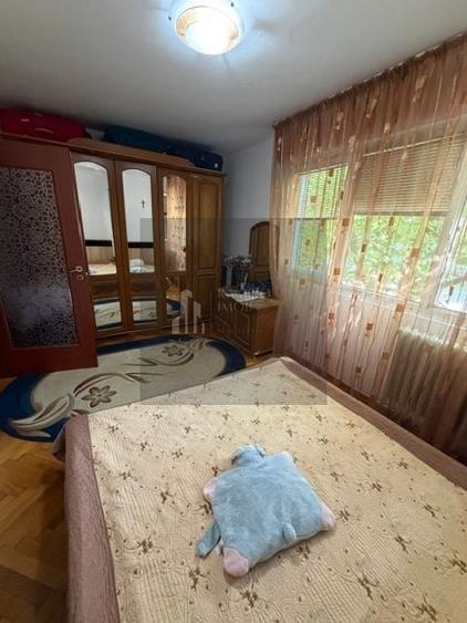 Apartament cu 3 camere semidecomandat, mobilat în Alexandru Obregia