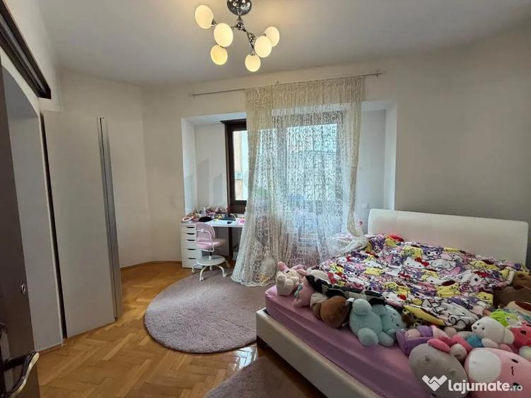 Casă cu 5 camere cu Teren 205 Mp în Polonă