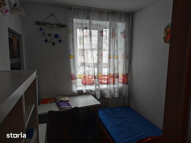 Apartament cu 4 camere semidecomandat în Central