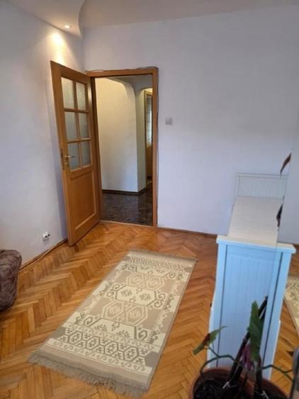 Apartament cu 3 camere decomandat, mobilat în Răcădău