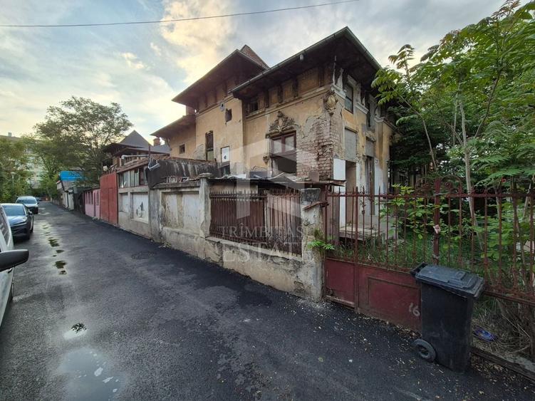 Casă cu 10 camere cu Canalizare în Coșbuc