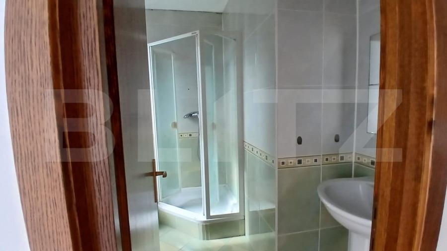 Casă individuală cu 5 camere cu Canalizare în Livezeni