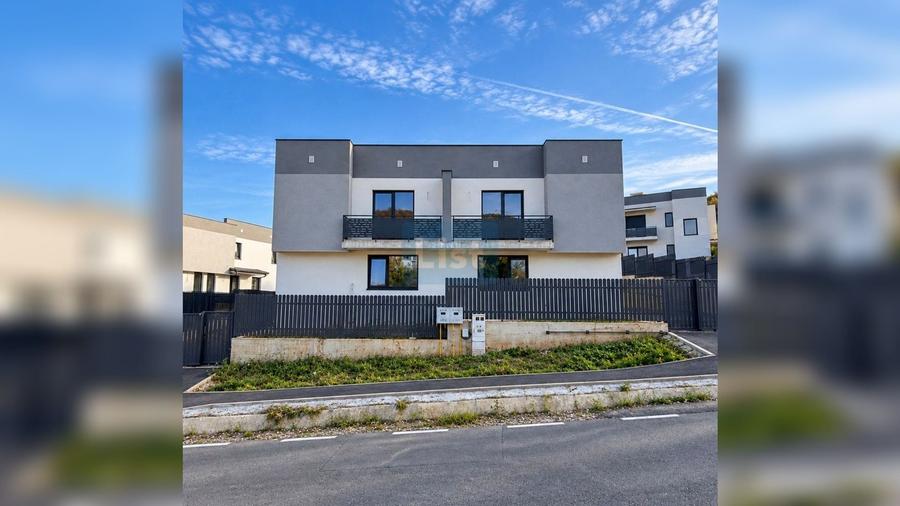 Duplex cu 4 camere cu Canalizare în Florești