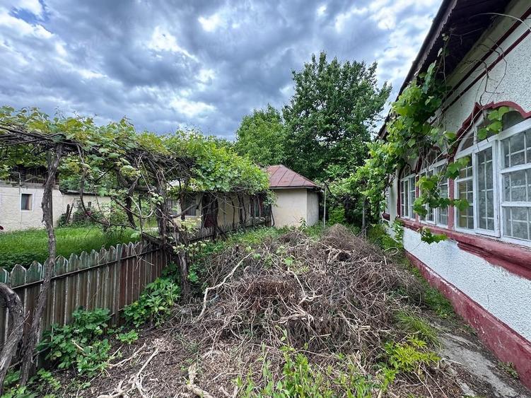 Casa cu teren 1.300 mp de vanzare Con?e?ti, Dambovi?a Deschidere la ?oseaua principala - 2