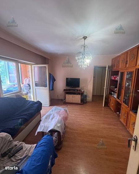 Apartament cu 3 camere în Uiești