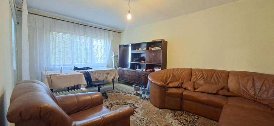 Apartament cu 3 camere decomandat în