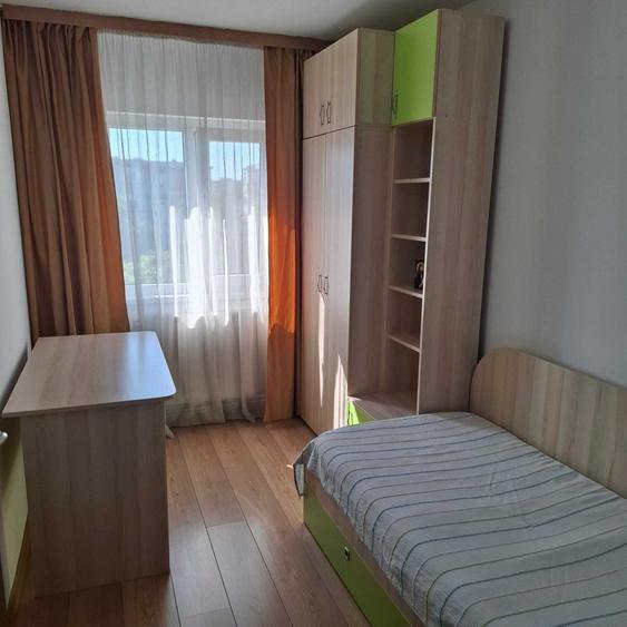 Apartament cu 3 camere decomandat în Mihai Bravu