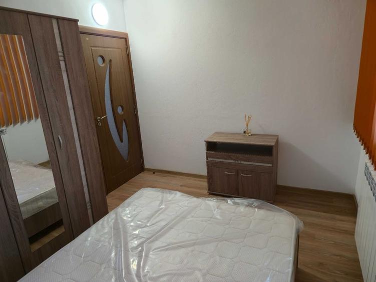 Apartament cu 2 camere semidecomandat în Craiovița Nouă