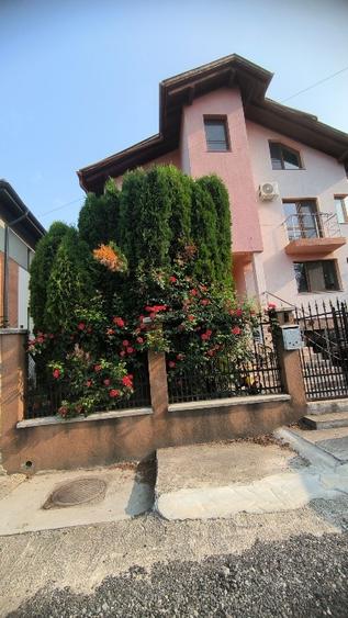 Casă individuală cu 5 camere cu Teren 500 Mp în Dâmbul Rotund