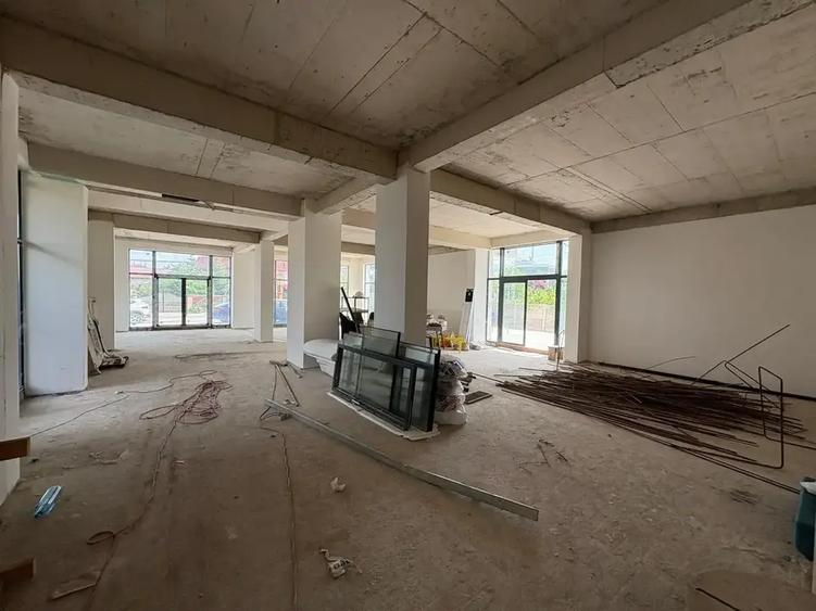 Spațiu comercial, de 372 mp, în Est