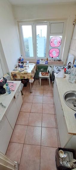 Apartament cu 3 camere semidecomandat în Baba Novac