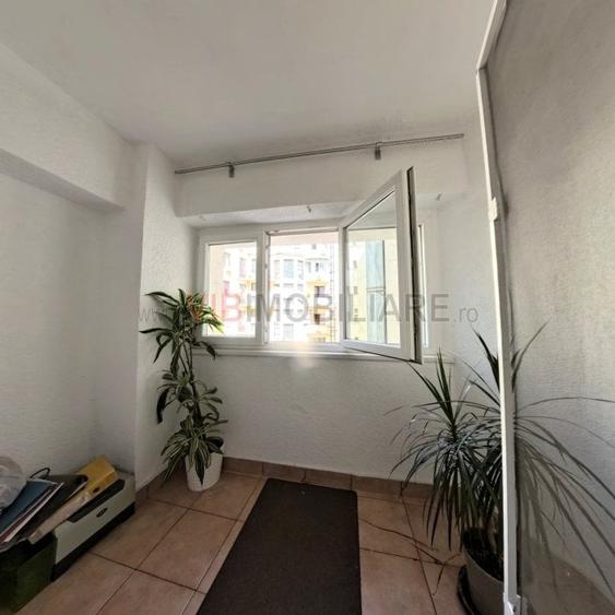 Apartament cu 4 camere decomandat în Universitate