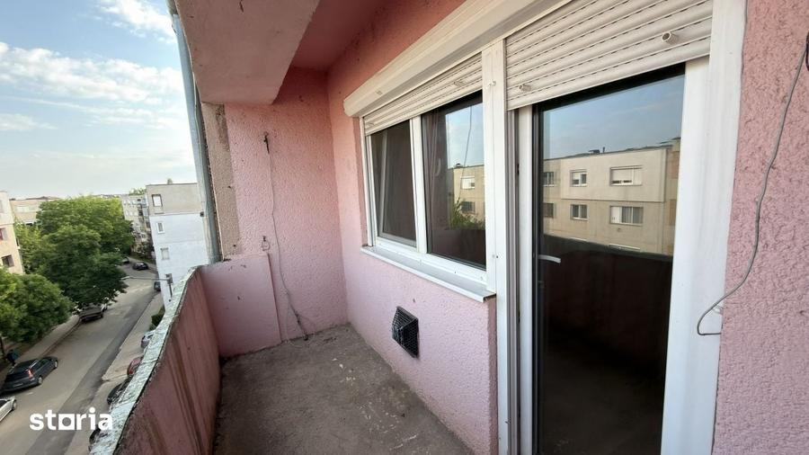 Apartament cu 4 camere semidecomandat în Central