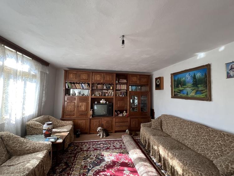 Casă cu 5 camere cu Teren 1321 Mp în Central