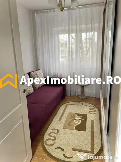 Apartament cu 3 camere semidecomandat, mobilat în Central
