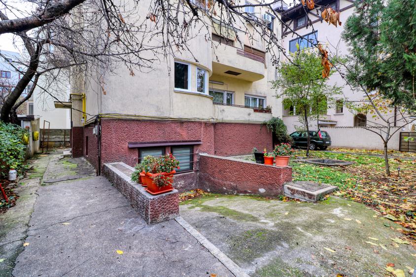 Apartament cu 3 camere decomandat, mobilat în Primăverii