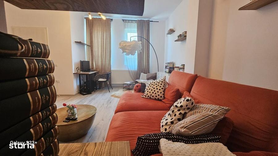 Apartament cu 4 camere decomandat în Titan