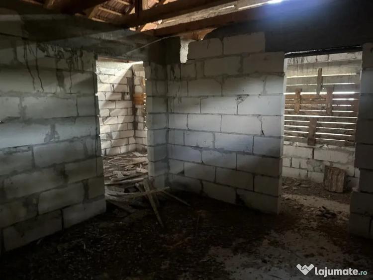 Casă cu 4 camere cu Teren 600 Mp în Central
