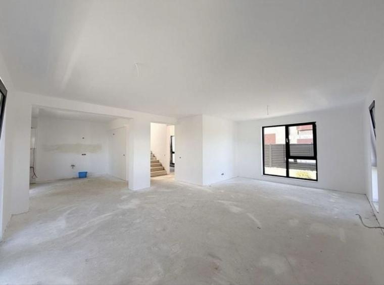 Casă cu 4 camere cu Teren 360 Mp în Central