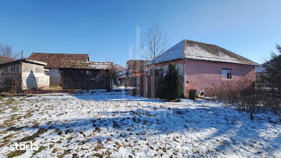 Casă cu 5 camere cu Teren 800 Mp în Șeica Mare