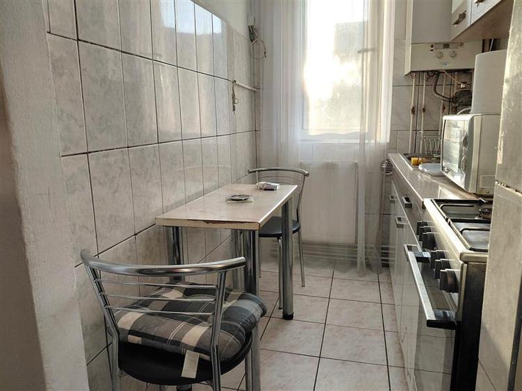 Apartament cu 2 camere semidecomandat, mobilat în Săsar
