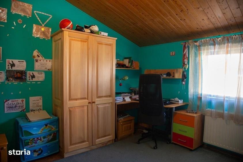 Casă cu 4 camere în Cristian