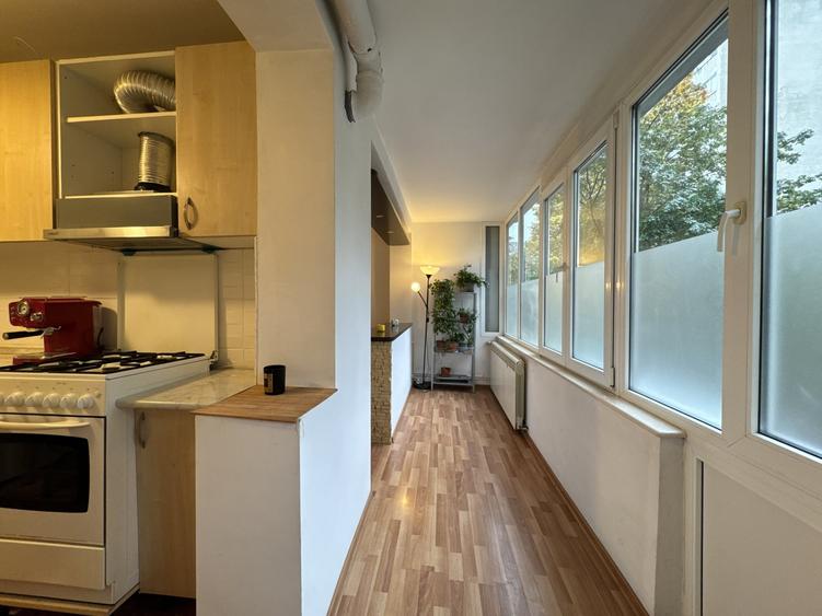 Apartament cu 3 camere decomandat, mobilat în Berceni