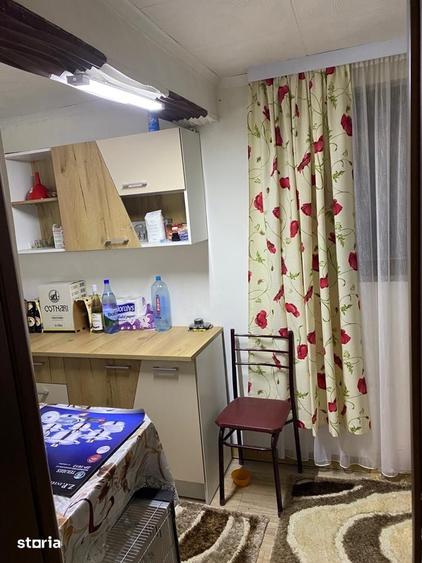 Casă cu 6 camere cu Teren 439 Mp în Petros