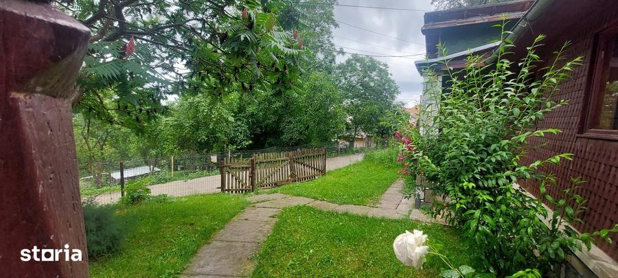 Casă cu 2 camere decomandat cu Teren 1745 Mp în Central