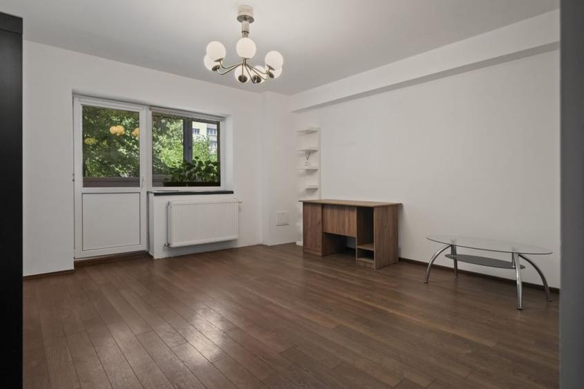 Apartament cu 3 camere decomandat, mobilat în Tei