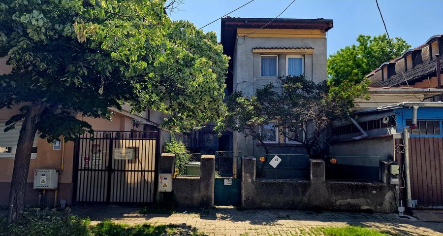 Apartament cu 2 camere semidecomandat, mobilat în 1 Mai