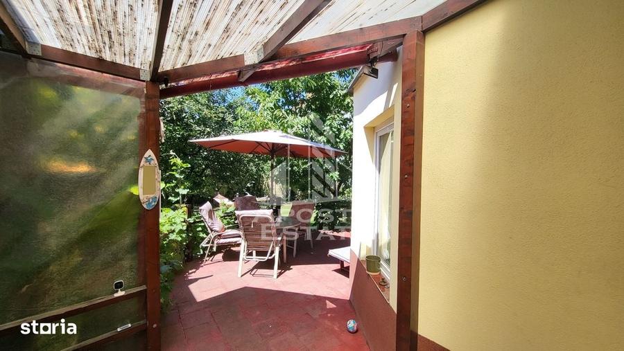 Casă cu 4 camere în Aradului