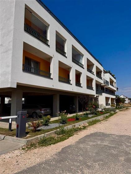 Apartament cu 2 camere decomandat în Tractorul