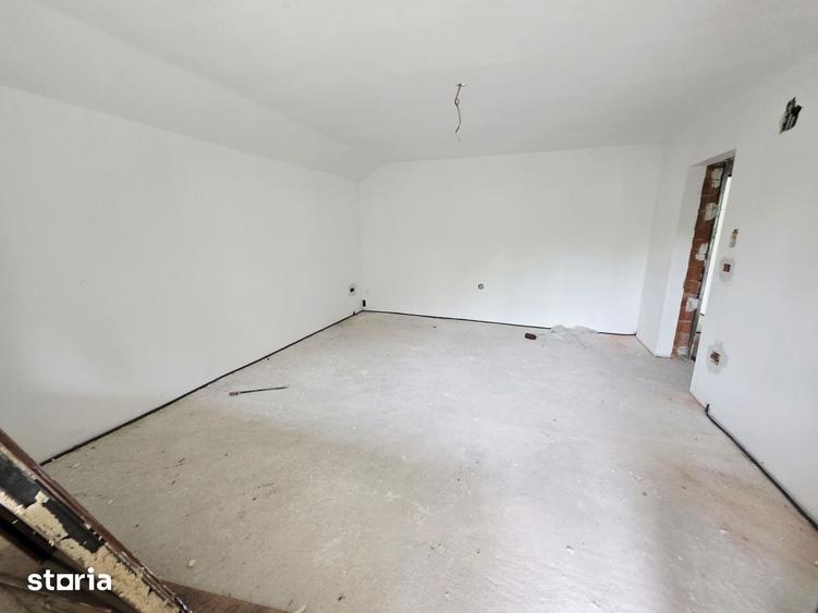 Casă cu 4 camere cu Teren 610 Mp în Bârnova