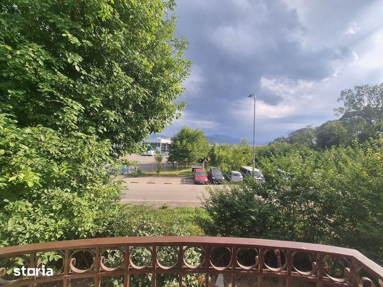 Apartament cu 2 camere decomandat în Tractorul