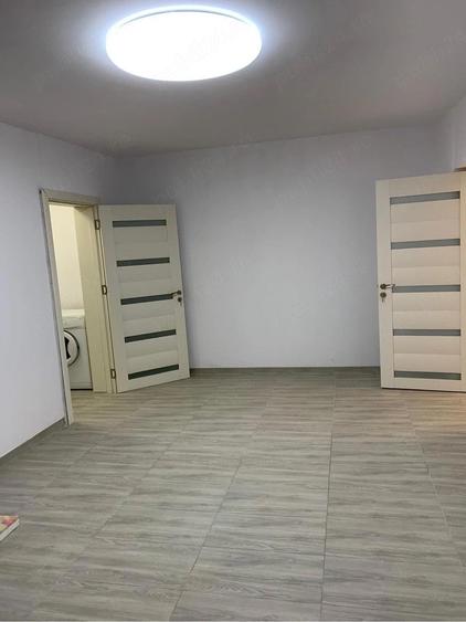 Apartament cu 3 camere semidecomandat în Iancului