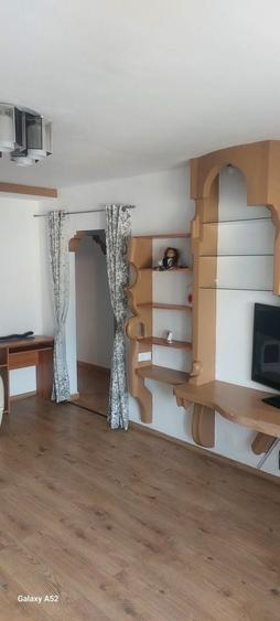 Apartament cu 3 camere decomandat în Lazaret