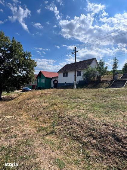 Casă cu 2 camere cu Teren 2380 Mp în Iacobeni